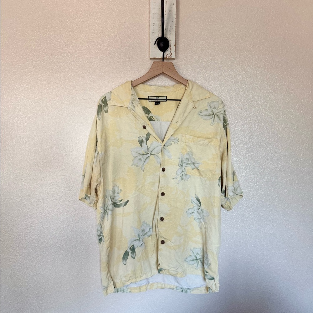 TOMMY BAHAMA • Casual Yellow and Green Button Down Hawaiian Beach Shirt